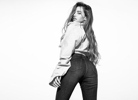 Denim que inspira confianza: la prenda que nunca pasa de moda